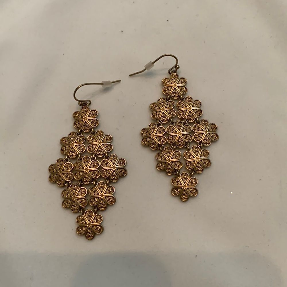 Pretty dangle gold-tone earrings  